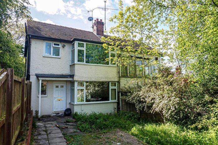 3 Bedroom Apartment To Rent In Shire Oak Road, Leeds, LS6