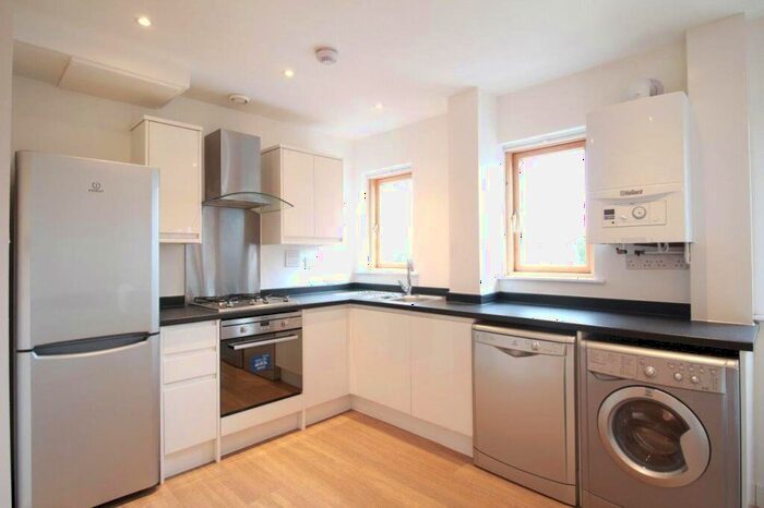 1 Bedroom Apartment To Rent In Green Lanes, Palmers Green, London, N13