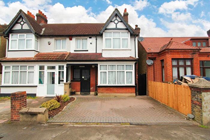 3 Bedroom Semi-Detached House For Sale In Hackbridge Road, Wallington, SM6