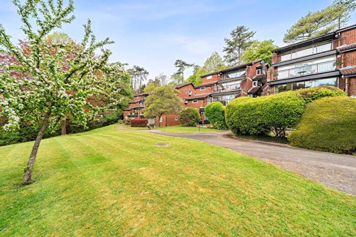 3 Bedroom Flat For Sale In Southview Road, Warlingham, CR6