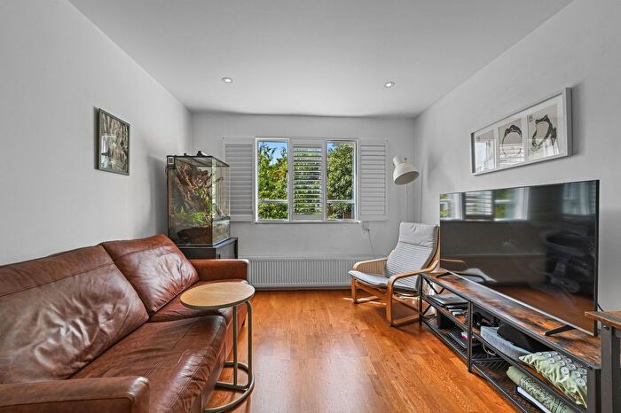 1 Bedroom Flat For Sale In Burton Bank, Yeate Street, London, N1