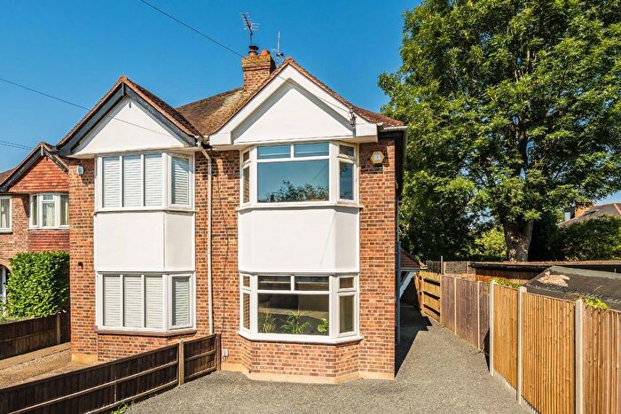 3 Bedroom Semi-Detached House For Sale In Heathlands Close, Sunbury-On-Thames, TW16