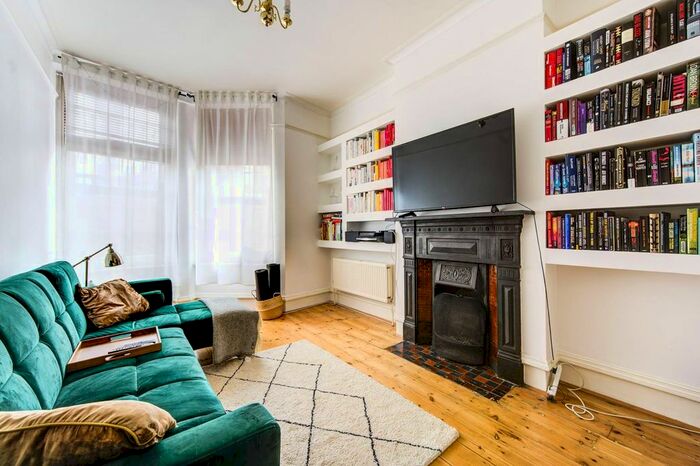 2 Bedroom Flat To Rent In New Kings Road, Parsons Green, London, SW6