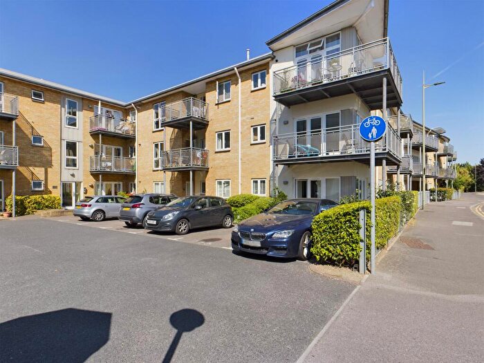 2 Bedroom Apartment To Rent In Chertsey, Surrey, KT16