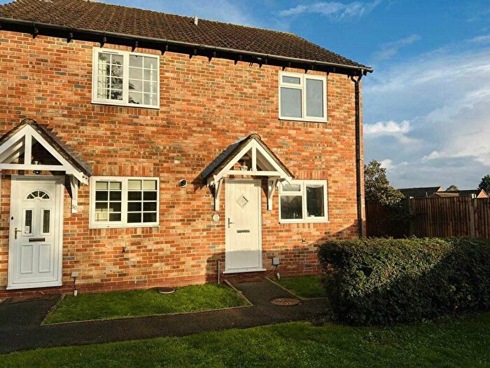 2 Bedroom Semi Detached House For Sale In Nideggen Close, Thatcham, RG19