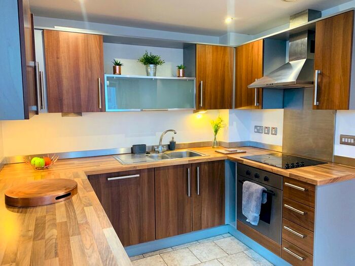 2 Bedroom Flat To Rent In Oldham Street, Liverpool, Merseyside, L1