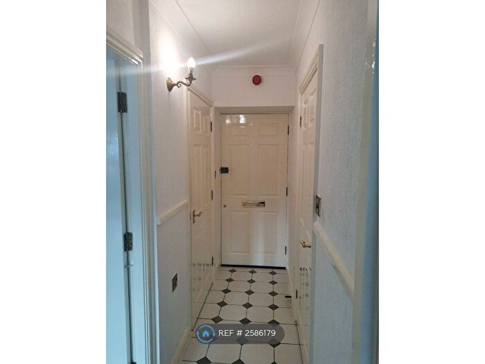 1 Bedroom Flat To Rent In Princess Court, Colwyn Bay, LL29