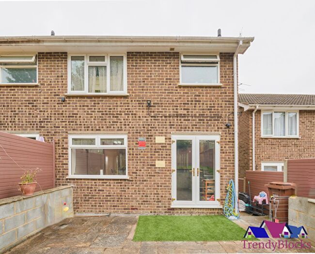 3 Bedroom Terraced House For Sale In Hillborough Grove, Chatham, ME5