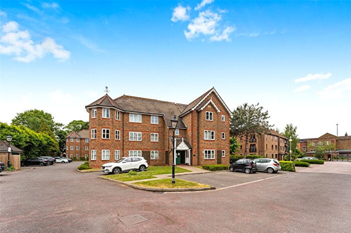 1 Bedroom Flat For Sale In The Beeches, Halsey Road, Watford, Hertfordshire, WD18