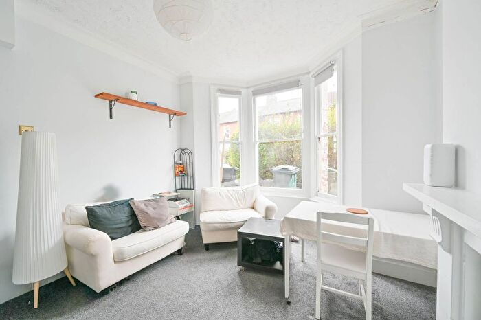 2 Bedroom Flat To Rent In Wingford Road, Brixton, London, SW2