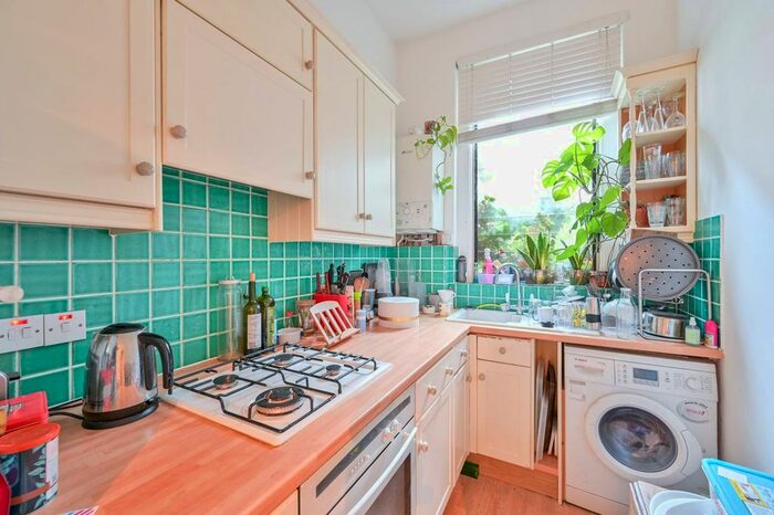 1 Bedroom Flat To Rent In Barton Road, Barons Court, London, W14