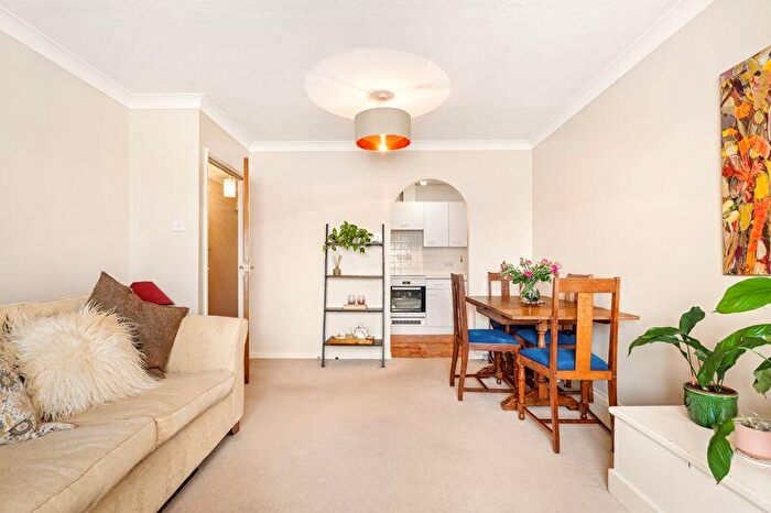 1 Bedroom Flat For Sale In Elm Road, New Malden, KT3