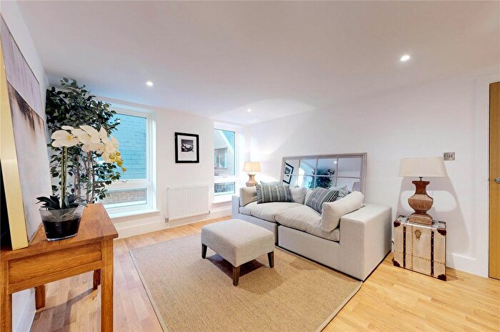 2 Bedroom Flat To Rent In Tower Bridge Road, London, SE1