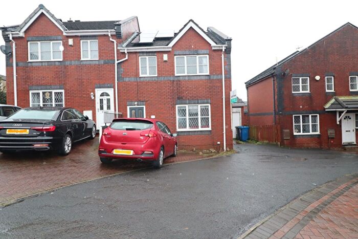 4 Bedroom Semi-Detached House To Rent In Brookhouse Gardens, Blackburn, BB1