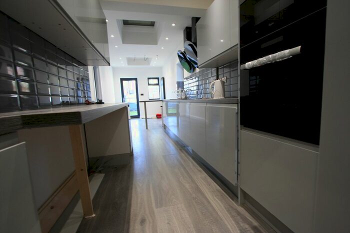 Studio To Rent In Greyhound Lane, Streatham SW16