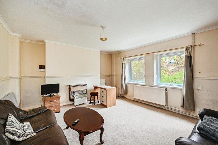 3 Bedroom Semi-Detached House For Sale In Gwynedd Avenue, Townhill, Swansea, SA1
