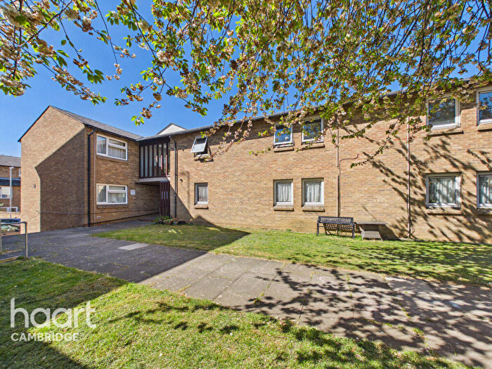 1 Bedroom Flat For Sale In Russell Court, Cambridge, CB2