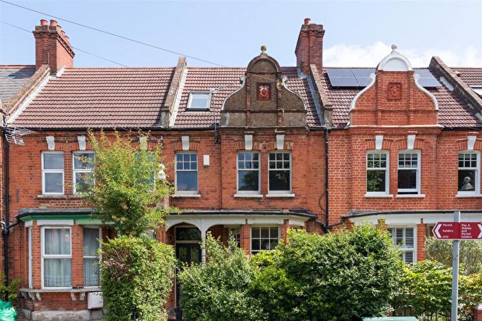 4 Bedroom Terraced House For Sale In Pretoria Avenue, Walthamstow, E17
