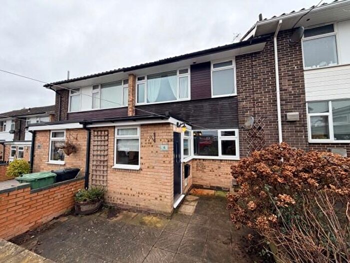 3 Bedroom Town House To Rent In Meriden Avenue, Leeds, West Yorkshire, LS25