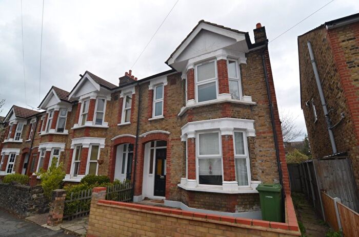 Terraced House To Rent In Craigdale Road, Hornchurch, RM11