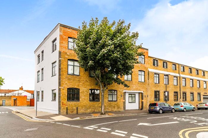 1 Bedroom Flat For Sale In Jedburgh Road, Plaistow, London, E13