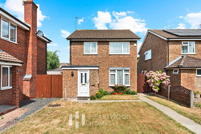3 Bedroom Detached House For Sale In Maplefield, Park Street, St. Albans, AL2