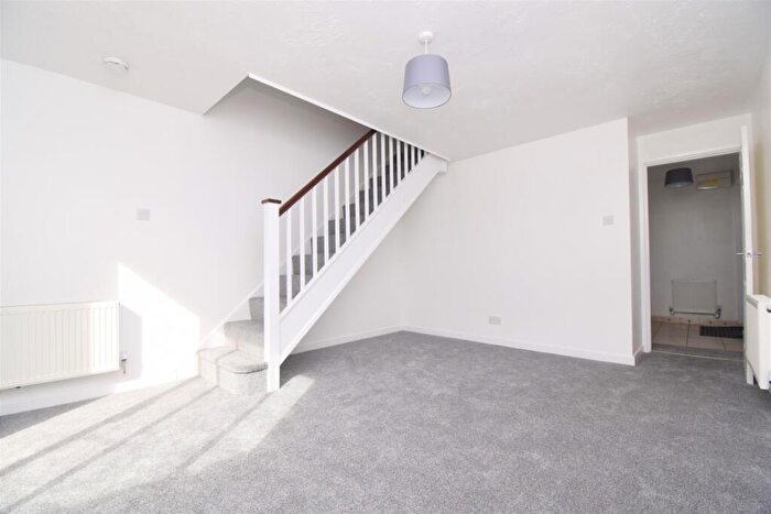 2 Bedroom End Of Terrace House To Rent In Tynemouth Road London, SE18