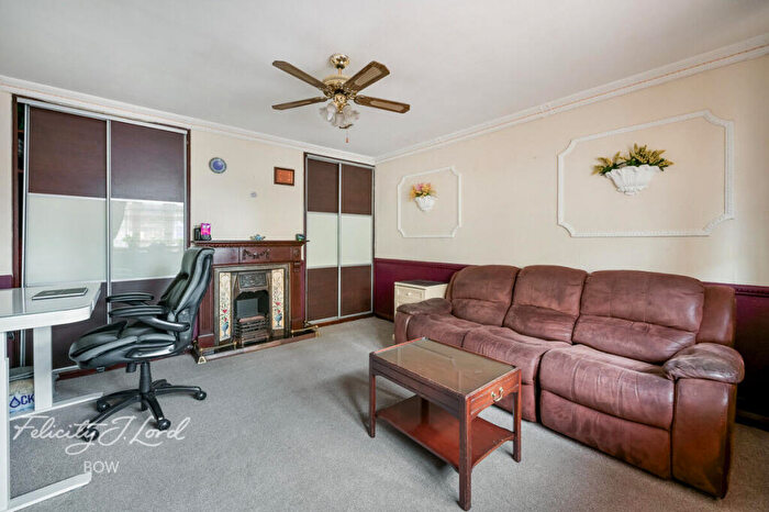 3 Bedroom End Of Terrace House For Sale In Susannah Street, London, E14