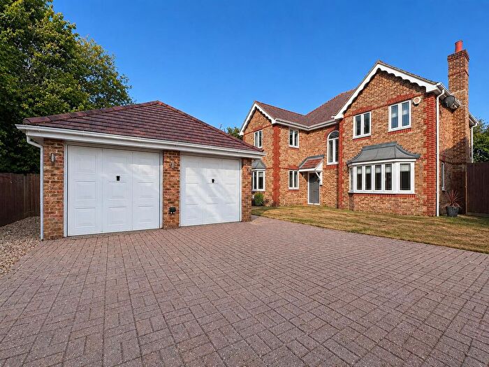 4 Bedroom Detached House To Rent In Calabrese, Swanwick, Southampton, SO31