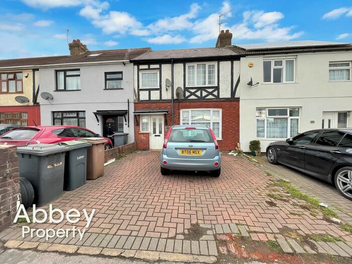 3 Bedroom Terraced House To Rent In Leagrave Road, Luton, LU3