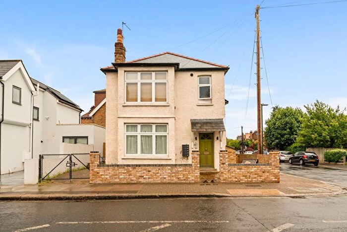2 Bedroom Flat To Rent In Percy Road, Hampton, TW12
