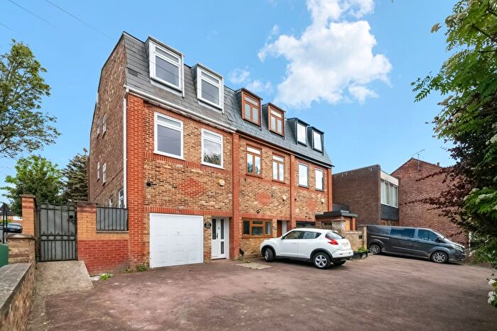 4 Bedroom End Of Terrace House For Sale In Grove Avenue, Hanwell, W7