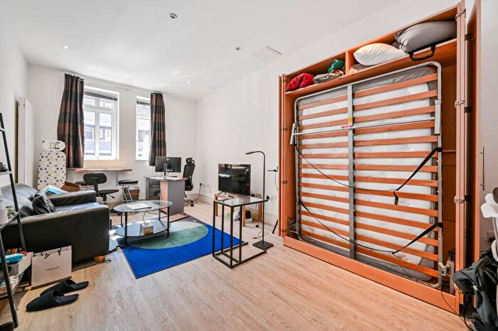 Studio To Rent In Henriques Street, Aldgate, London, E1