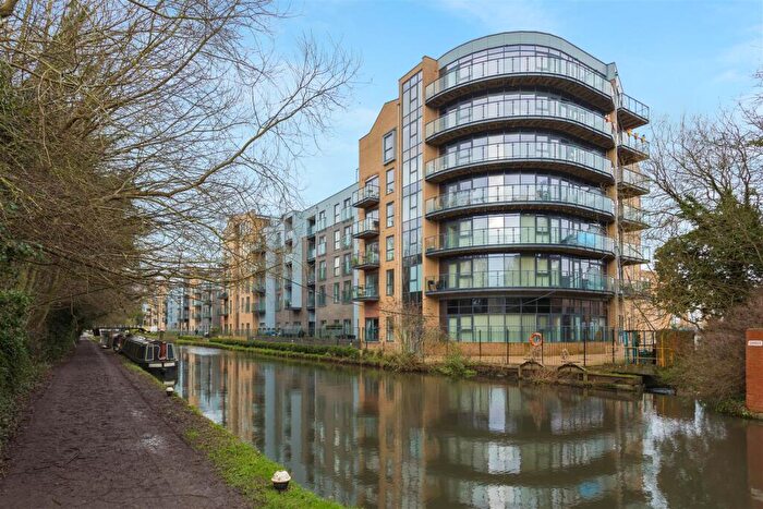 2 Bedroom Apartment For Sale In The Embankment, Nash Mills Wharf, Hemel Hempstead, HP3