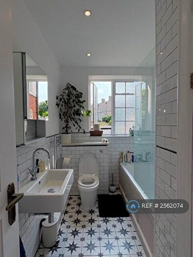 2 Bedroom Flat To Rent In Belmont Grove, London, SE13