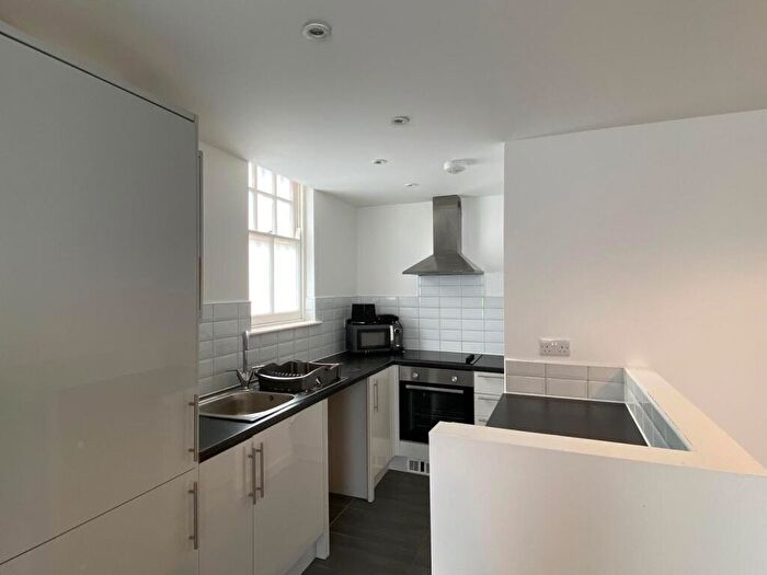 1 Bedroom Flat To Rent In High Street, Chatham, ME4