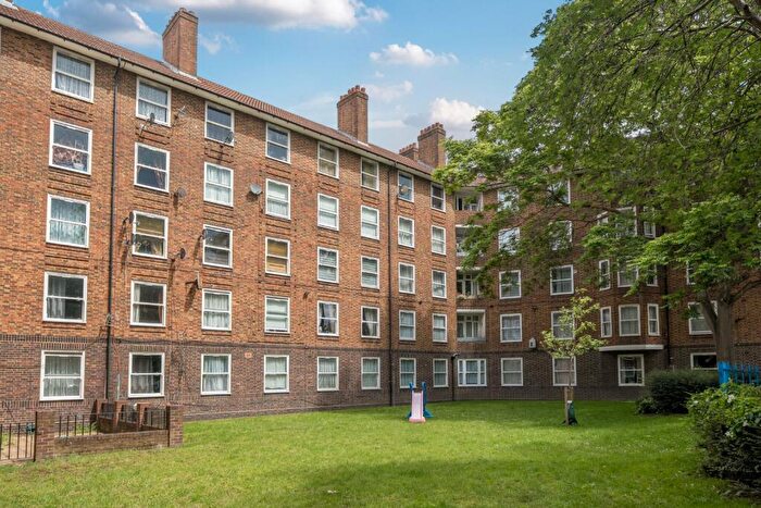 3 Bedroom Flat For Sale In Lilford Road, Camberwell, London, SE5