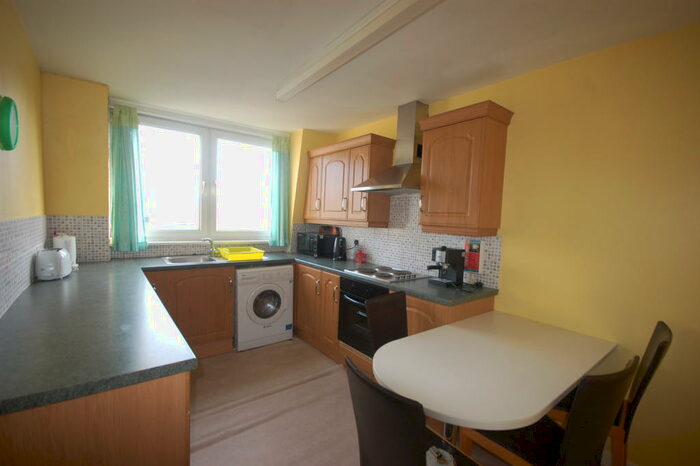 3 Bedroom Apartment To Rent In King Street, Top Floor Flat, Aberdeen, AB24