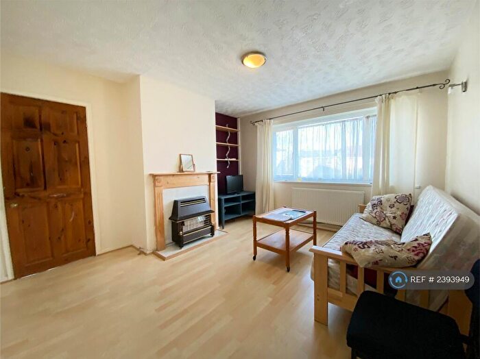 1 Bedroom Maisonette To Rent In Sunbury Grove, Huddersfield, HD5