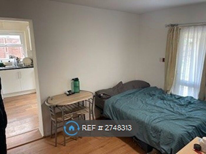 Studio To Rent In Belmont Road, London, N15