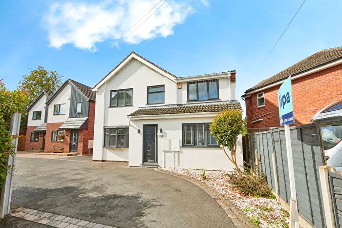 4 Bedroom Detached House For Sale In Micklehome Drive, Alrewas, Burton-on-trent, DE13