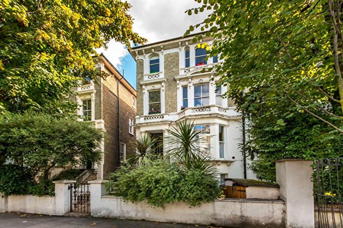 3 Bedroom Maisonette To Rent In Cambridge Gardens, Ladbroke Grove, London, W10