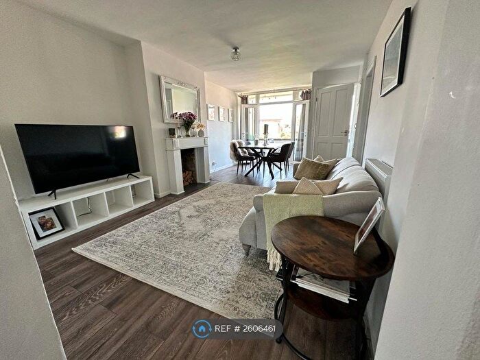 2 Bedroom Flat To Rent In Sycamore Place, Amersham, HP6