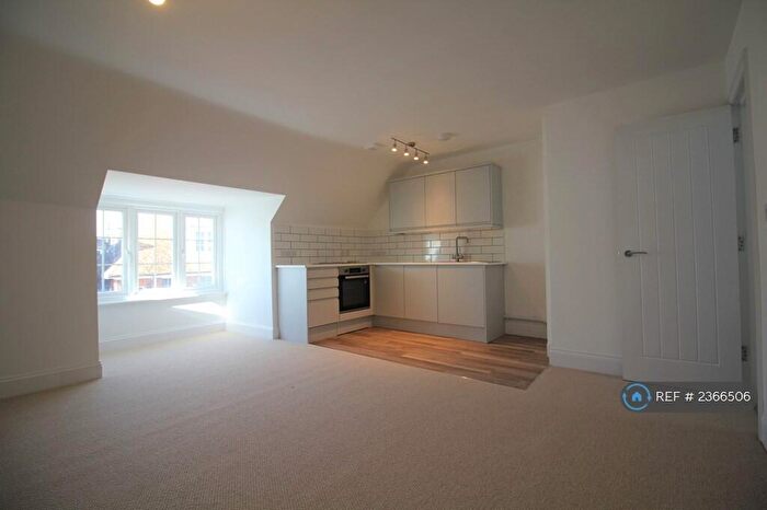 1 Bedroom Flat To Rent In Pier Street, Lee-On-The-Solent, PO13