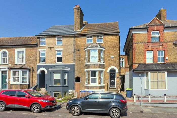 Property To Rent In Park Road, Sittingbourne, Kent, ME10