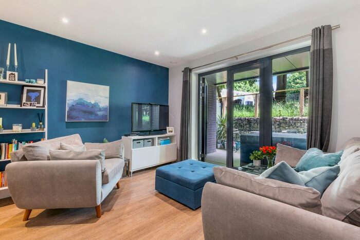 2 Bedroom Flat To Rent In Wagtail Court, SW15