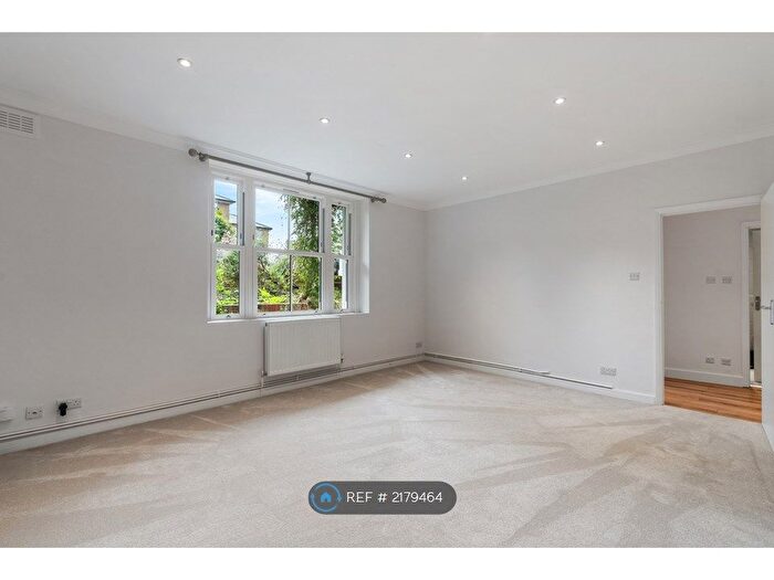 3 Bedroom Flat To Rent In Blackheath, London, SE3