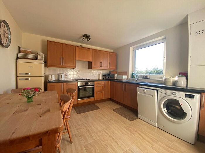 2 Bedroom Cottage To Rent In Greenaway Lane, Hackney, DE4