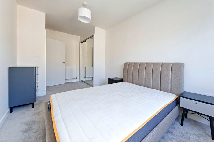 1 Bedroom Flat To Rent In Iris House, Plum Mews, Tooting, SW17