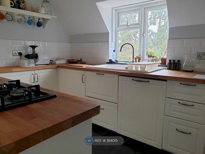 2 Bedroom Flat To Rent In Chenies, Rickmansworth, WD3